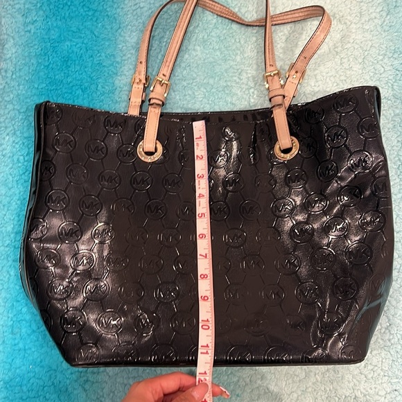 š„Michael Kors Black Patent  Tote Bagš„ - Picture 7 of 9